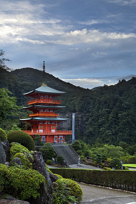 红色的日本寺庙图片