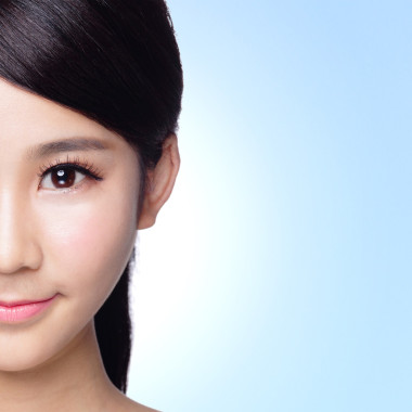 美麗的皮膚護理的女人的臉