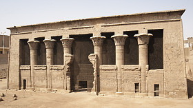 在 esna khnum 的寺庙