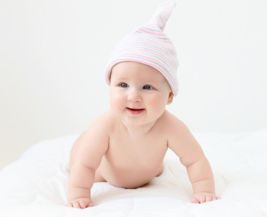 一個年輕的孩子的肖像圖片