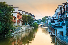 在日落的美丽南京秦淮河