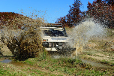 極端的越野汽車