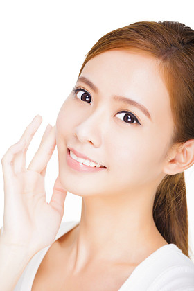 清洁新鲜皮肤年轻成人女子美丽的容颜