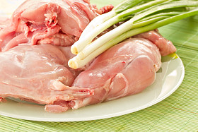 未加工的兔子肉