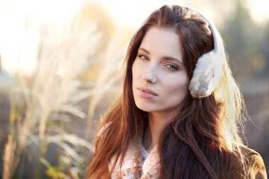 梦幻般的女人，在公园里图片