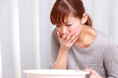 嘔吐的女人照片