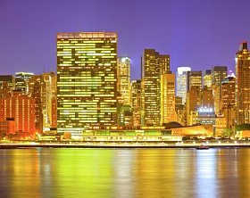 纽约城，美国，多彩的曼哈顿大厦在日落时城市景