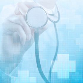 二次曝光的医学医生手工作与现代 comp