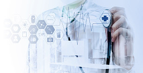 二次曝光的医学医生手工作与现代 comp