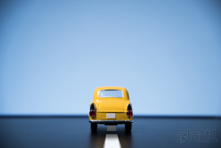 黄五十年代玩具模型车