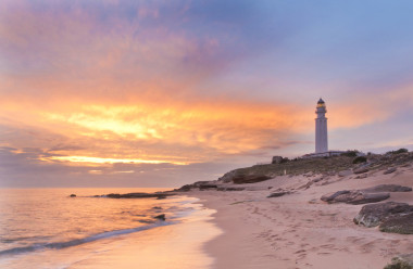 灯塔和柔和的颜色