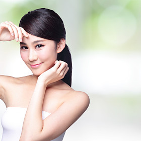 美丽的皮肤护理的女人的脸