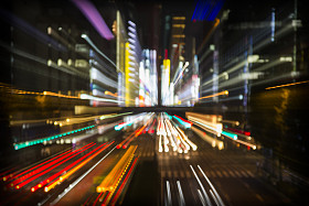 抽象的东京城市灯光