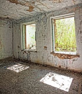 Destroyed abandoned houses in the Human Development Report
