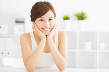 美麗的年輕亞洲女人 圖片