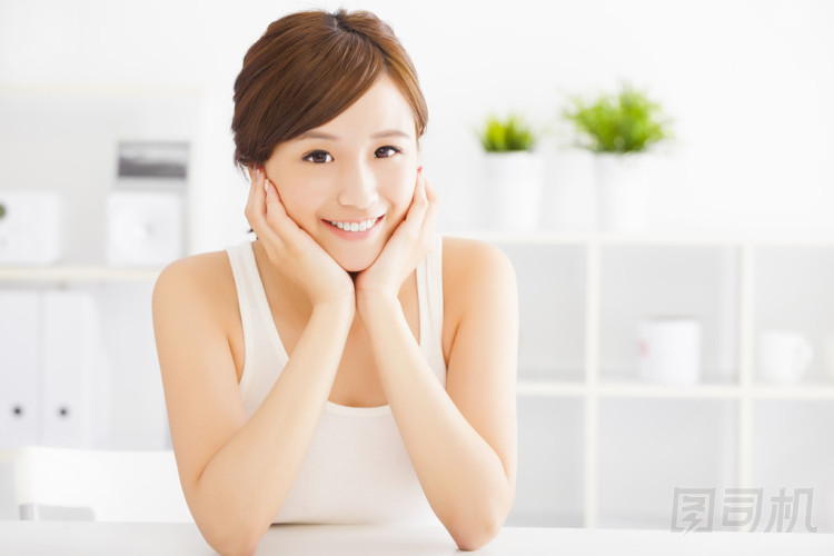 美麗的年輕亞洲女人 圖片