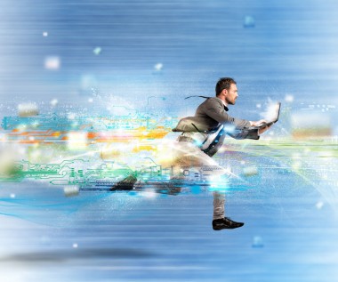 與筆記本電腦運行商人