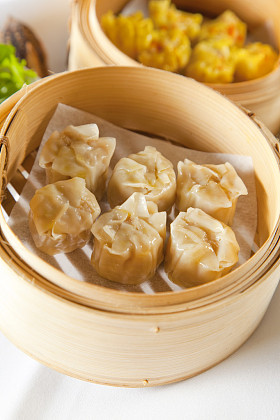 在竹蒸笼饺子