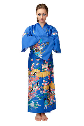 在白色背景上孤立的日本和服的年轻女子