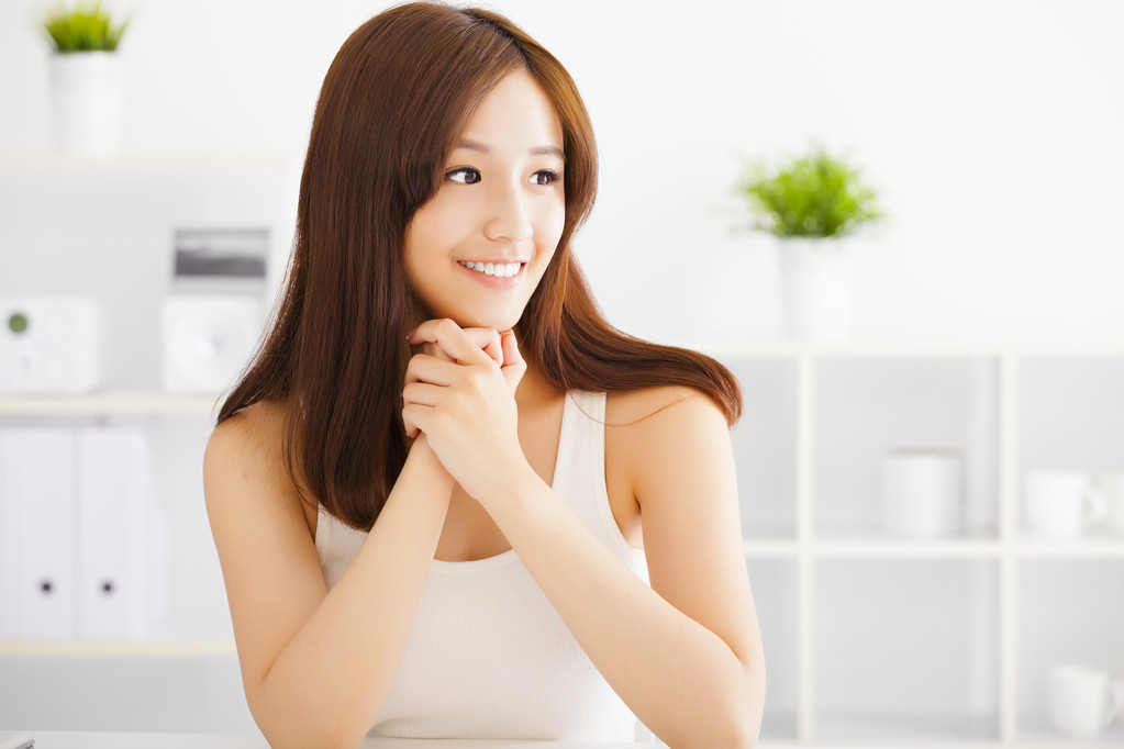 年轻漂亮的亚洲女人 照片