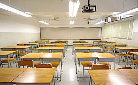 在学校的空大课堂图片
