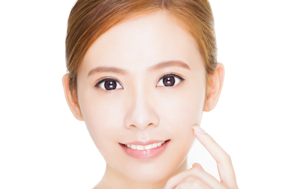 美丽年轻的亚洲女人的脸图片