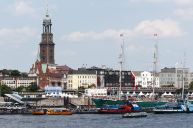 與圣 Michael 教會(huì)在漢堡圣保利區(qū)碼頭