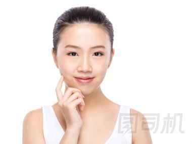 潔凈清新皮膚的女人