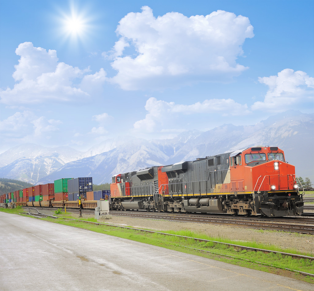 列货运火车在加拿大洛矶山 列货运火车在加拿大洛矶山