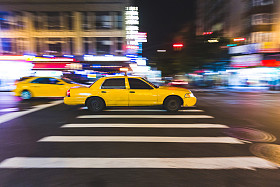 快 Taxy 在街上跑图片