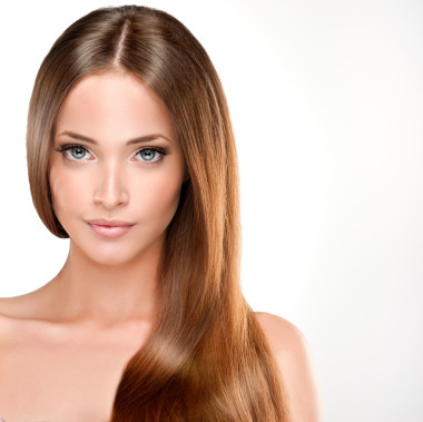 棕色長發(fā)的漂亮女孩照片