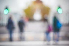 模糊的城市米兰景