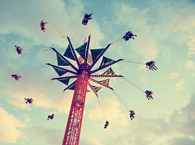 公平的骑枪图片