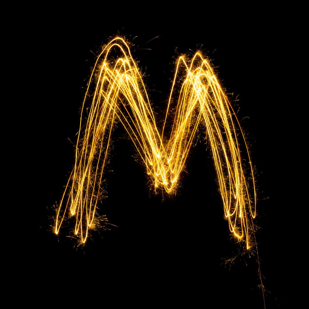 烟火烟花光字母 M.图片