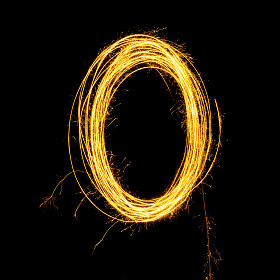 烟火烟花光字母 O 和数字 0