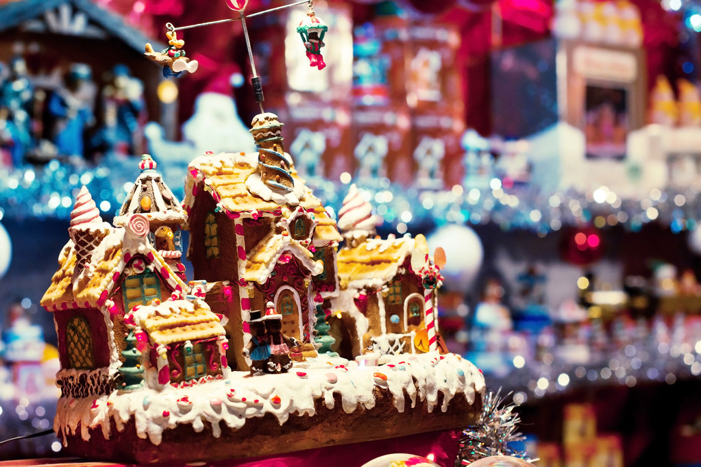 装饰姜饼屋照片