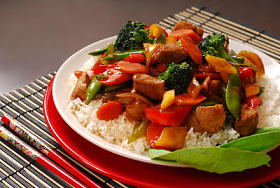 板的猪肉炒蔬菜