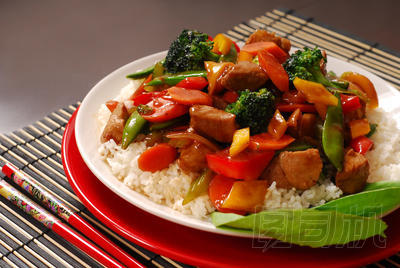 板的豬肉炒蔬菜