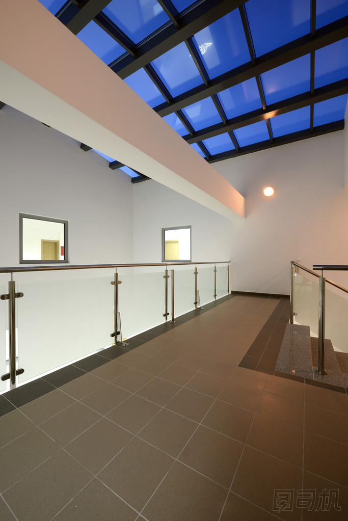 現(xiàn)代樓梯和大廳圖片