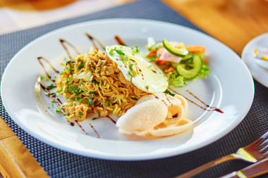 Mie 炒飯-辣炒的咖喱方便面