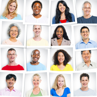 多族裔人微笑照片