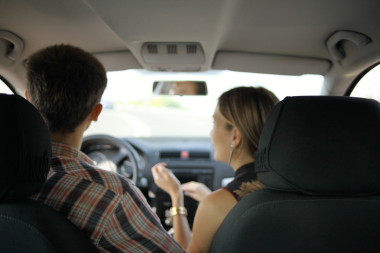 在車?yán)锏膸讉€(gè)