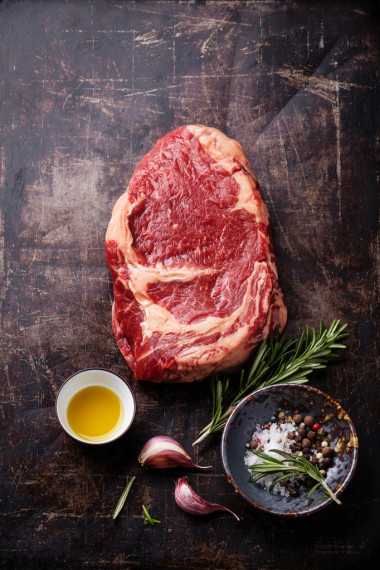 原料肉的牛排圖片