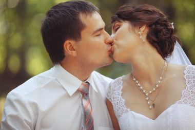 婚禮情侶接吻
