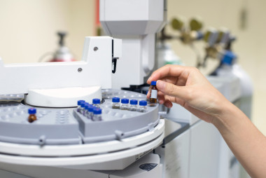 科學家認為琥珀色的小瓶