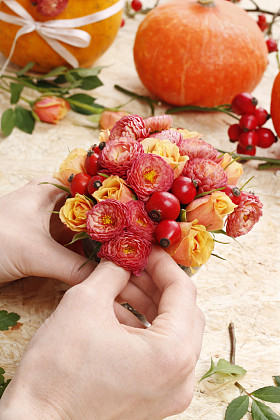 如何制作花束的玫瑰和菊花教程