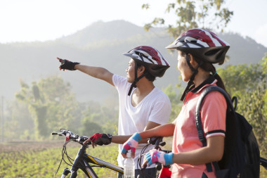 幾個騎自行車的人照片