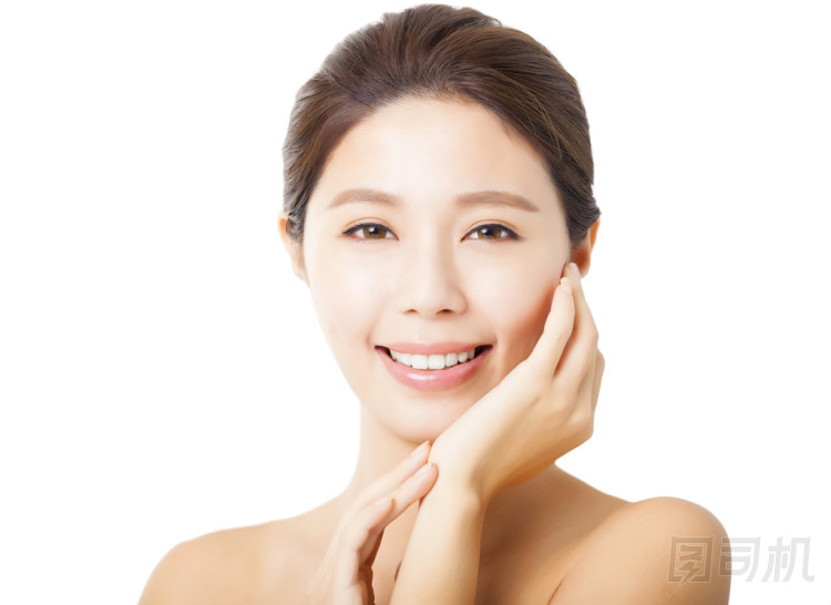  美麗的年輕亞洲女子臉上白色孤立