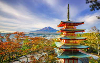 與 Chureito Pagoda 在日出，吉田，日本富士山
