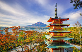 与 Chureito Pagoda 在日出，吉田，日本富士山